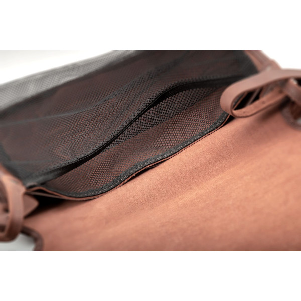 Carnier en cuir vieilli 40x30 cm avec filet porte-gibier