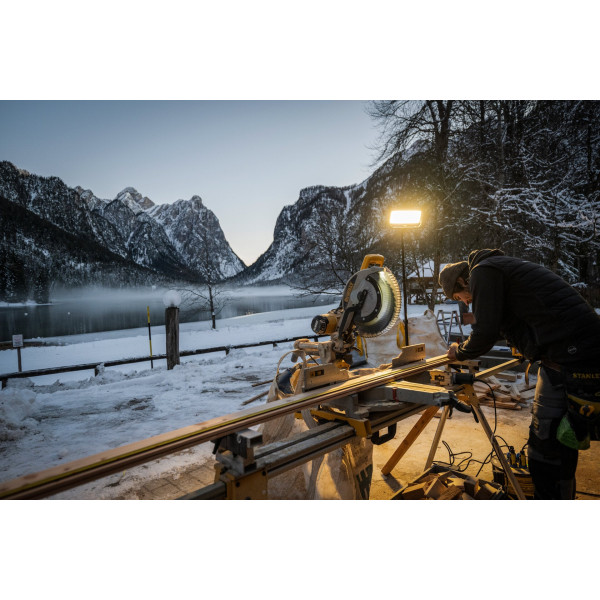 Projecteur AF12R Hybride 8000lm : Éclairage LED puissant et résistant