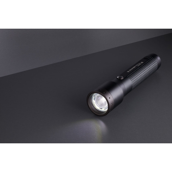 Lampe P7R Core 1400 Lumen - Étanche IP68, 300m portée