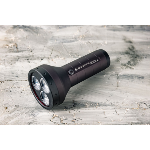 Lampe P18R Signature 4500 lm : Éclairage Longue Portée 720m
