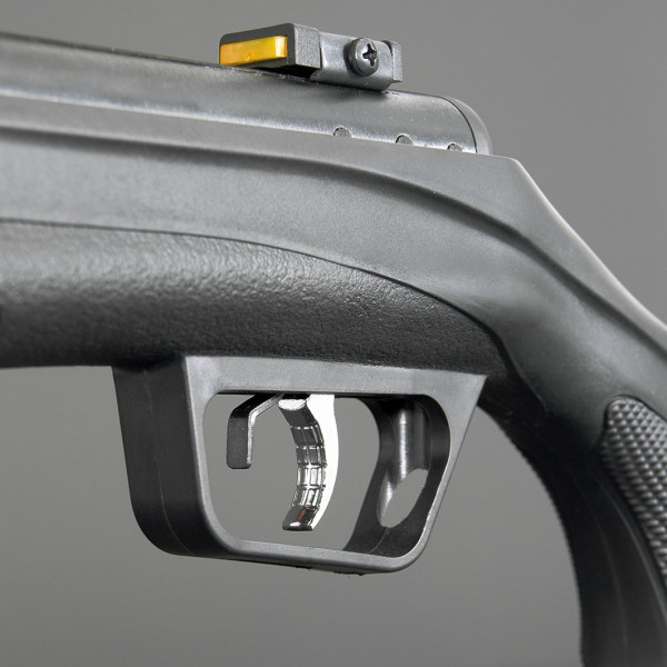 Carabine à plombs R-Force Black calibre 4,5 mm 19,9 joules crosse synthétique
