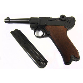 Pistolet Luger P08 Parabellum : Précision et Histoire en Main